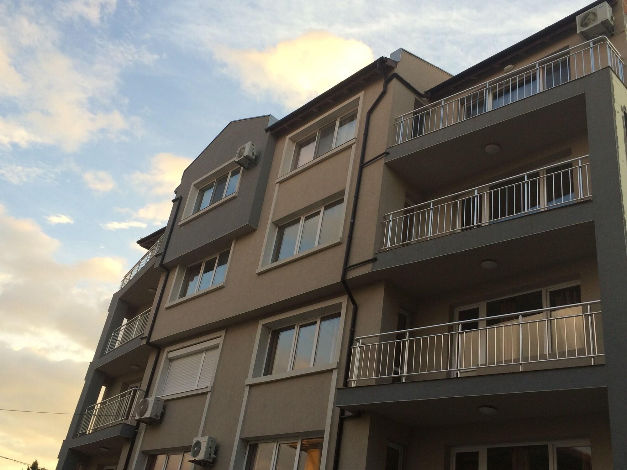פומורי Palace De Luxe Apartments מראה חיצוני תמונה