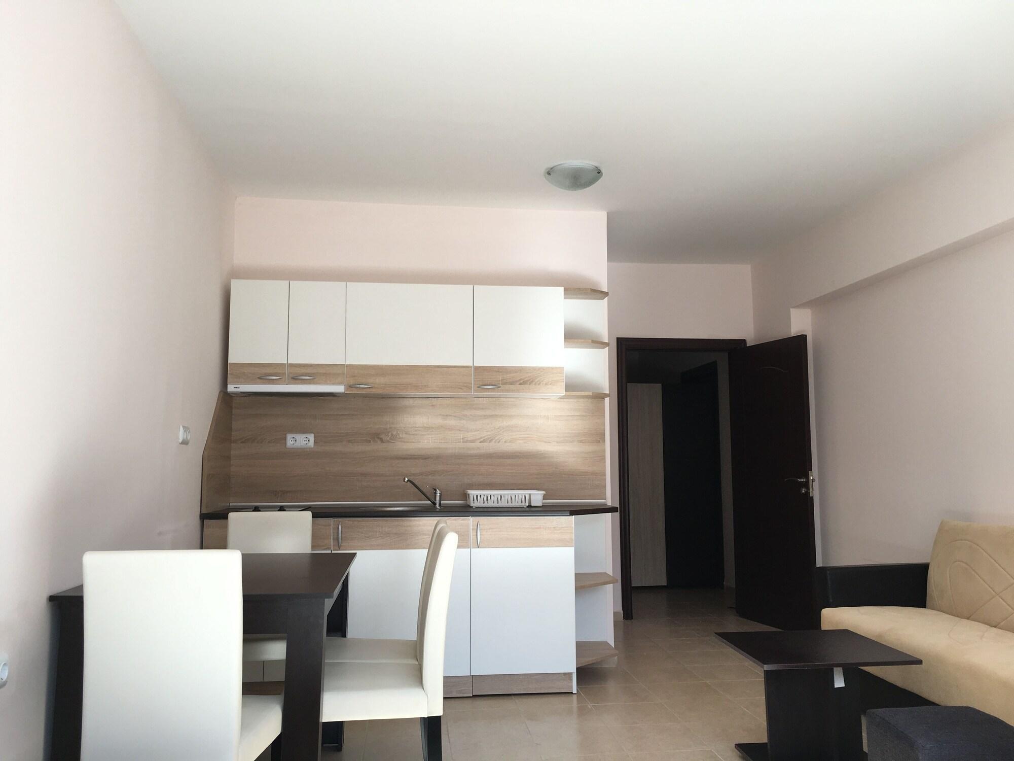 פומורי Palace De Luxe Apartments מראה חיצוני תמונה