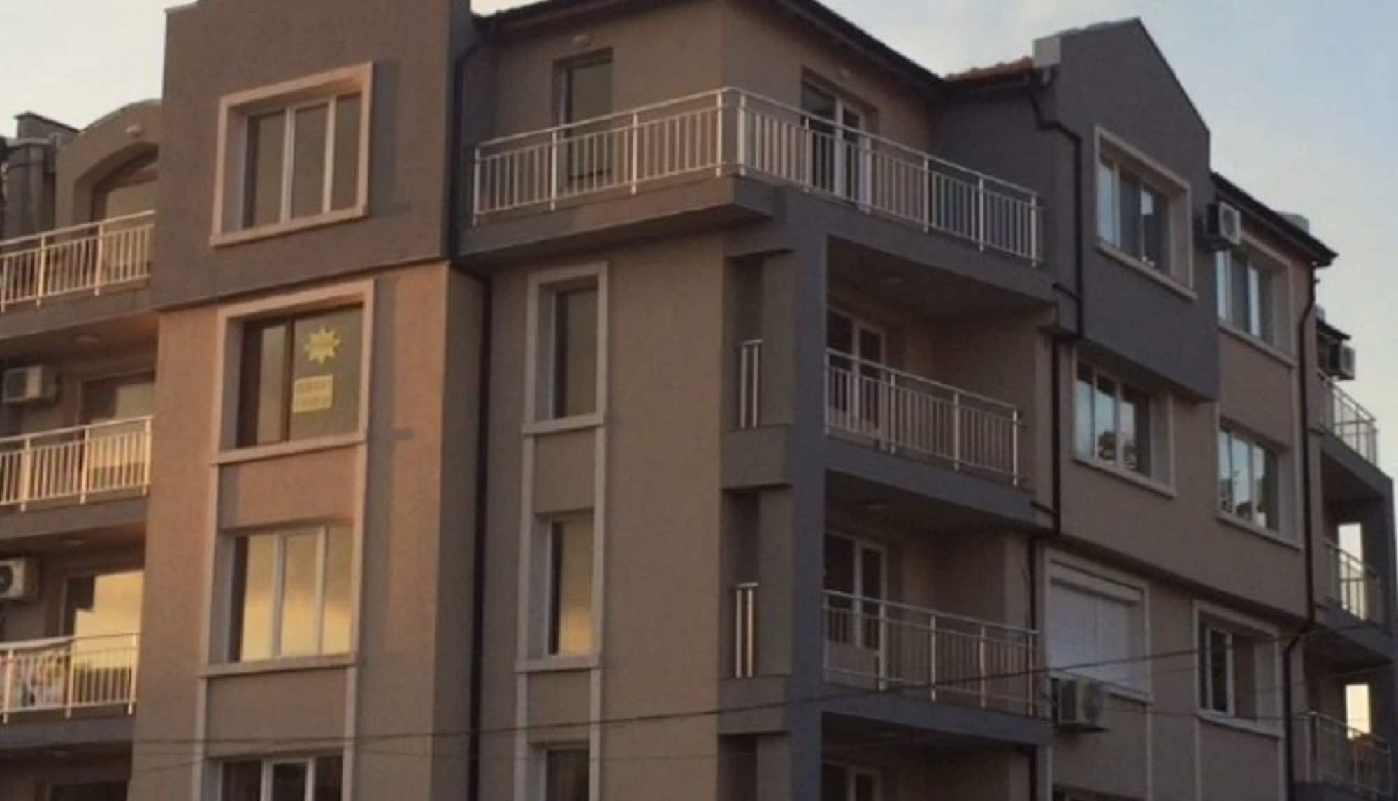 פומורי Palace De Luxe Apartments מראה חיצוני תמונה